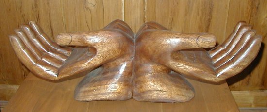 2 Hands Balinese wood carving